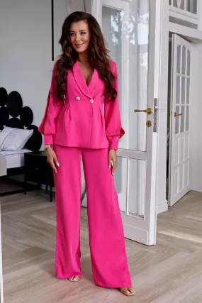 Completo tailleur fucsia giacca con maniche aperte e pantalone a gamba larga